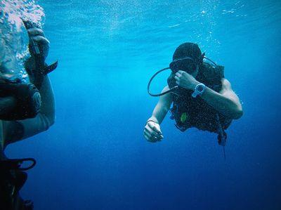 How can I convince a non-swimmer to go scuba diving? 10 tips - best scuba pro 
<a href=