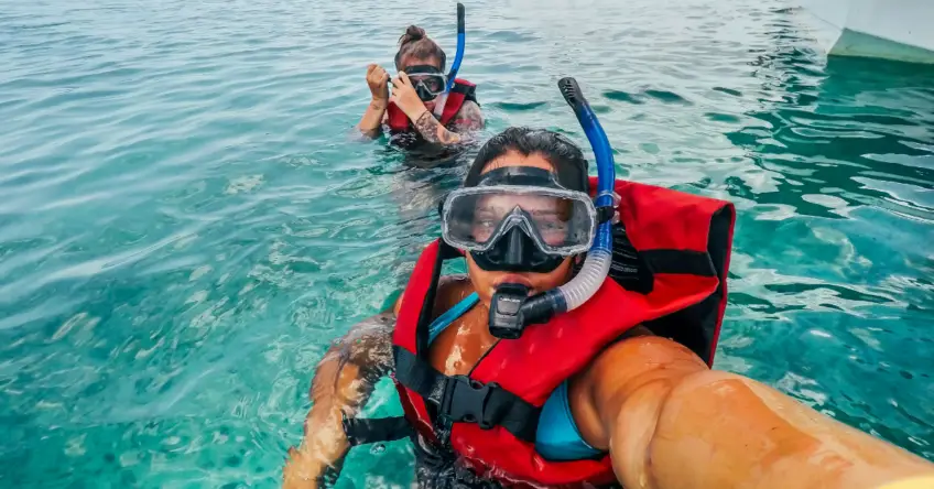 Choosing Life Jackets for Your Snorkeling Adventure
