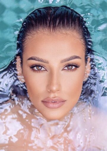 How to Achieve Waterproof Makeup for a Pool Party